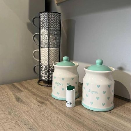 Spacious 2-Bedroom House In Stockton Heath With Free Wifi By Amazing Spaces Relocations Ltd Warrington  Ngoại thất bức ảnh