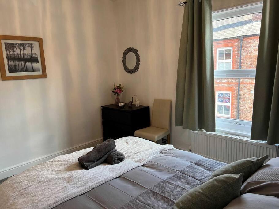 Spacious 2-Bedroom House In Stockton Heath With Free Wifi By Amazing Spaces Relocations Ltd Warrington  Ngoại thất bức ảnh